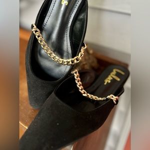 Lulu’s Black Flats